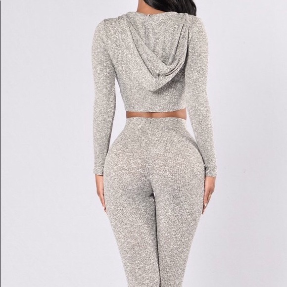 Fashion Nova “Wanderlust” set in heather grey - Picture 3 of 7